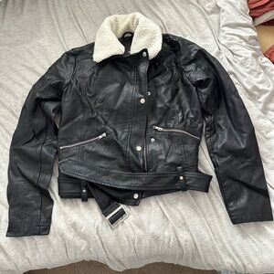Vintage Mossimo leather cropped jacket. Fur is detachable. Size Medium